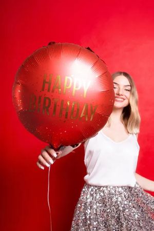 Фолиев балон кръг в Червен цвят със златен надпис Happy Birthday