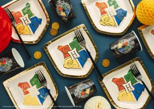 Парти чинийки Хари Потър герба на Хогуортс / Harry Potter Hogwarts crest - 6 броя